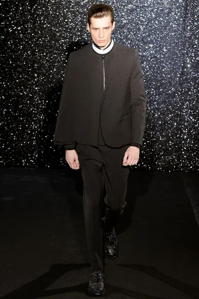 Look 10